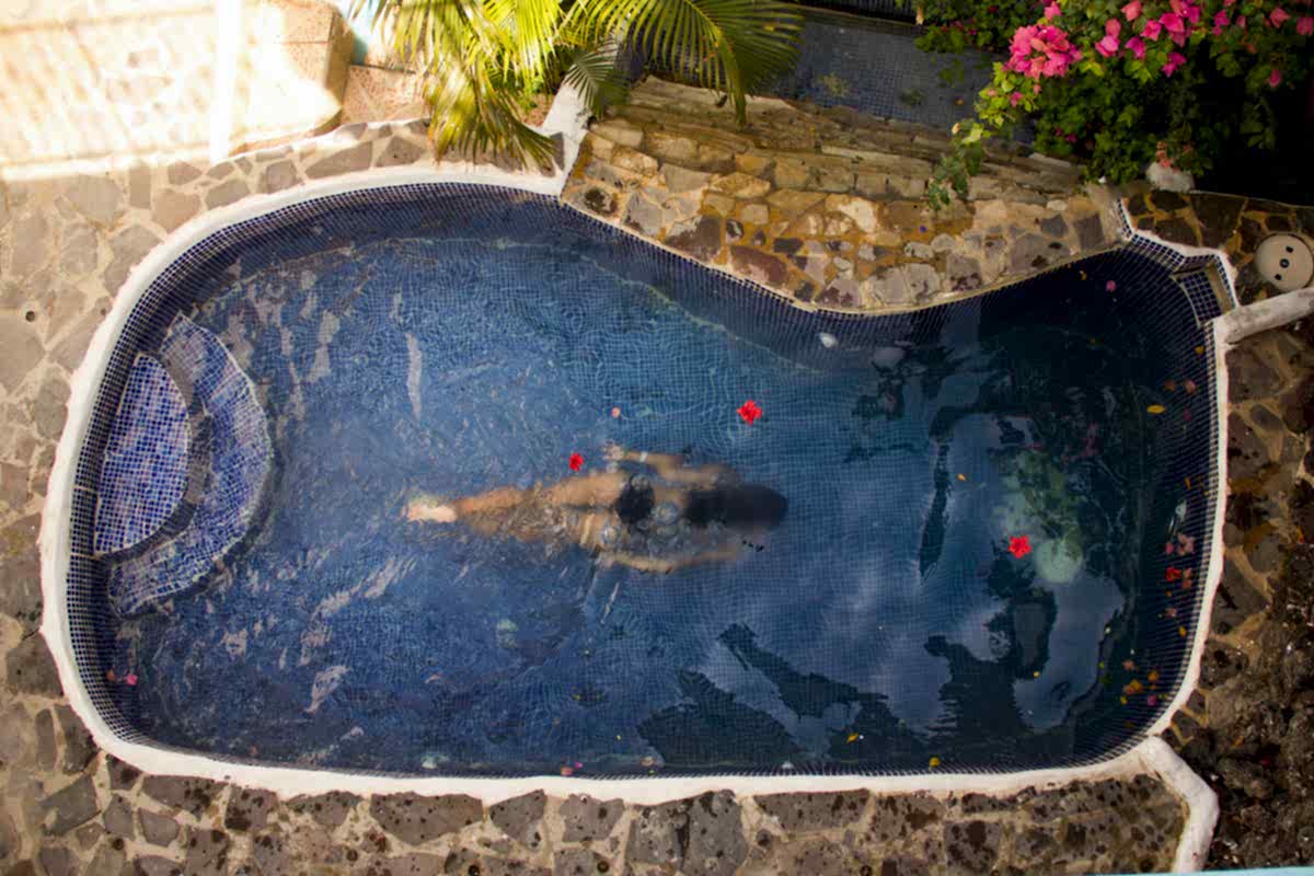 crazy-paving-pool-tiles crazy-paving-pool-tiles